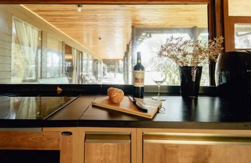 Pantano do Sul House | Casa de Praia em Frente ao Rio na Armação