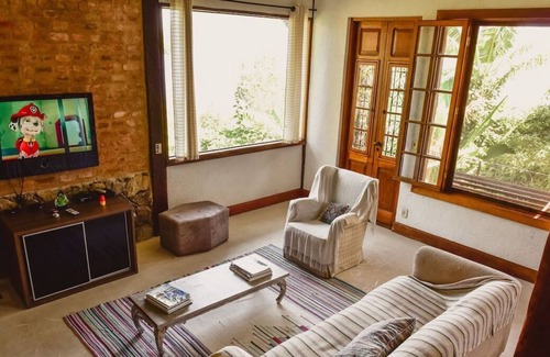 Ilhabela House | Casa de Praia em Condomínio Fechado com Churrasqueira e Piscina à Beira mar