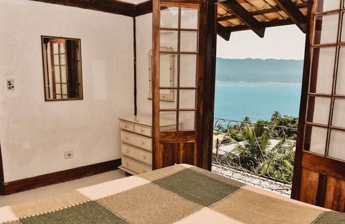 Ilhabela House | Casa de Praia em Condomínio Fechado com Churrasqueira e Piscina à Beira mar