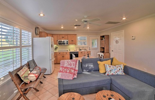 Corpus Christi Cottage | Casa de Samuel - Patio, Fountain & Outdoor Kitchen