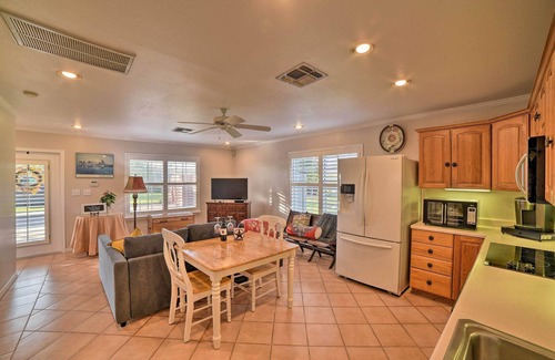 Corpus Christi Cottage | Casa de Samuel - Patio, Fountain & Outdoor Kitchen