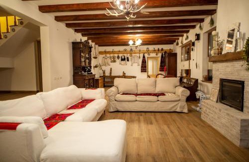 Ucea de Jos House | Casa de sub Munte