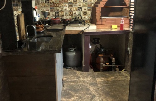 Vila Santa Alice House | Casa de Temporada em Xerém com Muito Verde e Cachoeira Natural