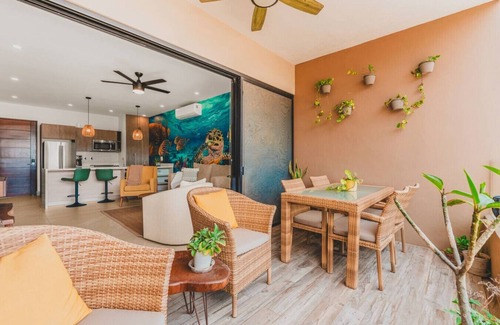 San Francisco Apartment | Casa De Vigil: Beachfront Oasis Ocean Views & Pool