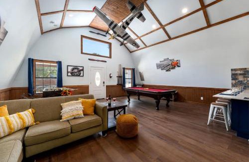 Wimberley House | Casa del Avion and Casa Coop