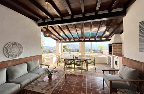 Rio Velez House | Casa del Burro Perezoso -stilvoll, Rustikal, Pool, Palmen, Atemberaubender Blick