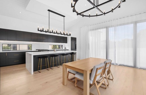 Bellbrae House | Casa del Candelabra - light filled luxury retreat