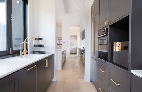 Bellbrae House | Casa del Candelabra - light filled luxury retreat