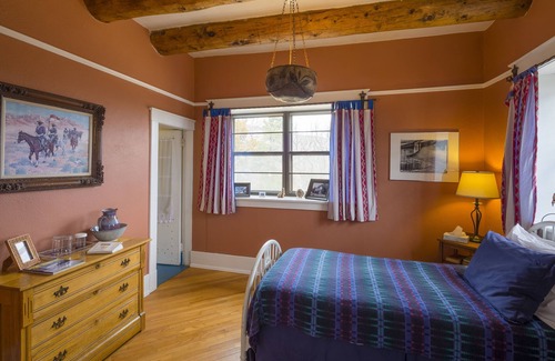 Cimarron Bed & Breakfast | Casa del Gavilan Historic Inn