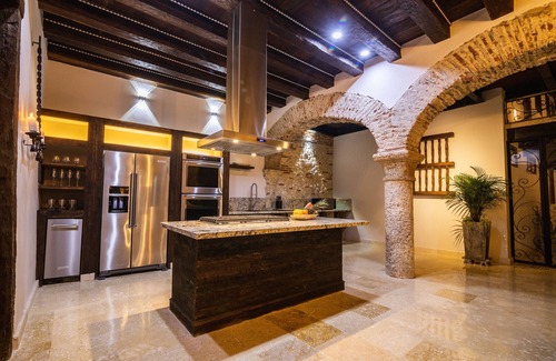 Cartagena Walled City Villa | Casa Del Hidalgo - 7 BR Walled City Colonial Villa