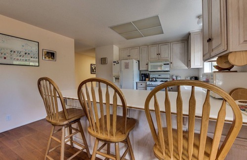 Groveland House | Casa Del Lago - Only 200 Yards from the Beach by Yosemite Region Resorts