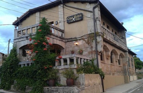Hontoria del Pinar Cottage | Casa del Médico for 10 people