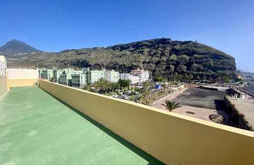 Puerto de Tazacorte Apartment | Casa Del Mar,nsunny frontline seaview appartment, right at the beach!