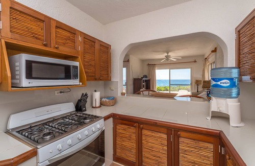 Akumal Villa | Casa del Mar Oceanfront Home 5 min walk to Beach with AC, Wifi, Pool