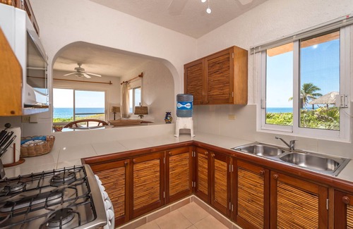 Akumal Villa | Casa del Mar Oceanfront Home 5 min walk to Beach with AC, Wifi, Pool