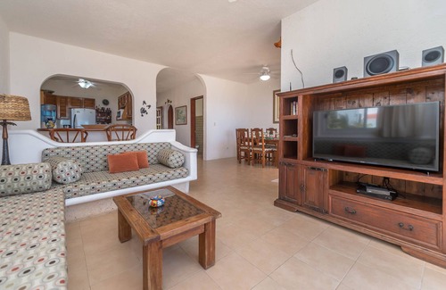 Akumal Villa | Casa del Mar Oceanfront Home 5 min walk to Beach with AC, Wifi, Pool