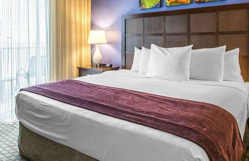 Ellinor Heights Hotel | Casa del mar