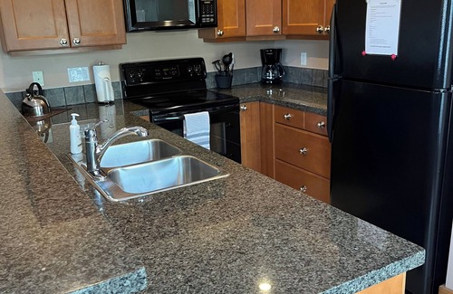 Okanagan-Similkameen Condo | Casa Del Mila Oro Beachfront 2 Bedroom Condo; Book for Spring/Summer 2025