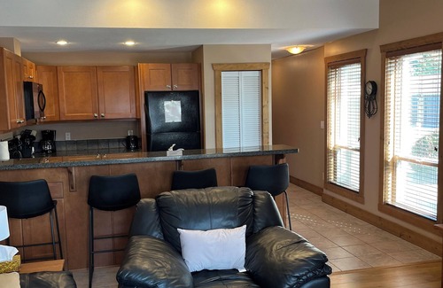 Okanagan-Similkameen Condo | Casa Del Mila Oro Beachfront 2 Bedroom Condo: August dates still available