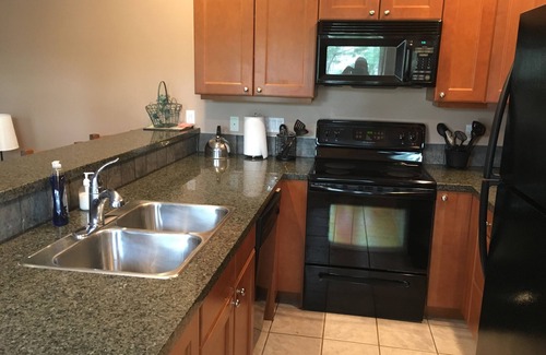 Okanagan-Similkameen Condo | Casa Del Mila Oro Beachfront 2 Bedroom Condo: August dates still available