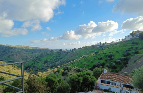 Moclinejo Cottage | Casa del Palmas - Charming Private Villa with 2 Bedrooms. 25 minutes from Malaga
