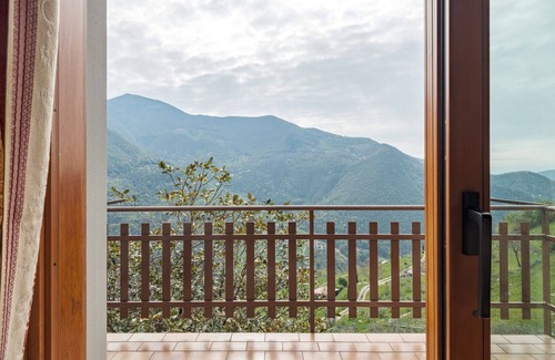 Adrara San Martino Apartment | Casa del Picchio - One Bedroom Apartment, Sleeps 3