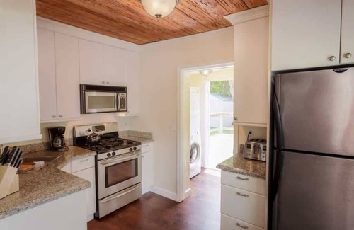 Flamingo Parks House | Casa del Sol - Cozy Hideaway with Pool in Grandview Heights