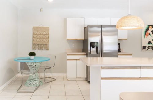 South Palm Park Neighborhood Association House | Casa Del Sol Pool Bungalow | Sleeps 8 | Near Beach