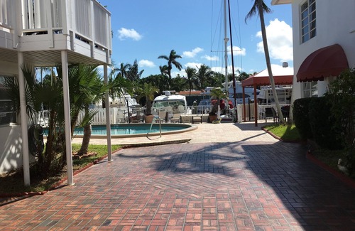 Coral Ridge Apartment | Casa del Sol Waterfront Resort Marina