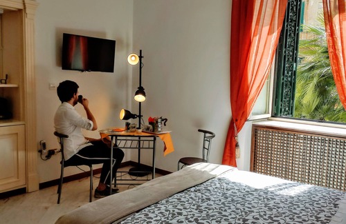 Chiaia Bed & Breakfast | CASA DEL SOLE B&B IN MERGELLINA -TRIPLE ISCHIA ROOM 26 sqm with private bathroom