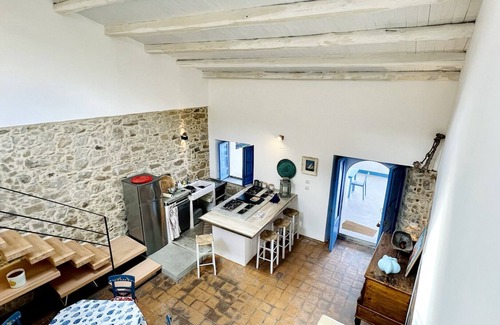 Capo d'Orlando House | Casa della Ghiacciaia: beautiful seafront fisherman's house in Capo d'Orlando