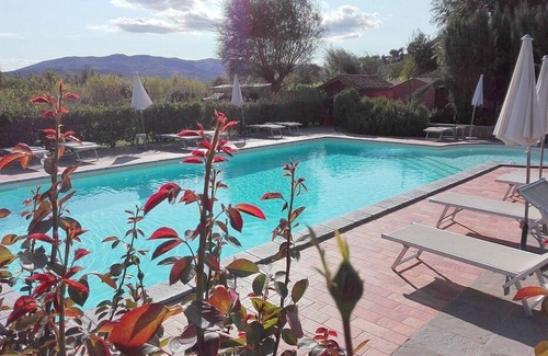 Fighille House | Casa delle Mammole B: A characteristic and welcoming apartment that is part of an ancient country house surrounded by the greenery, with Free WI-FI.