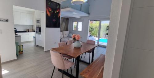 Roldan Villa | Casa Dena
