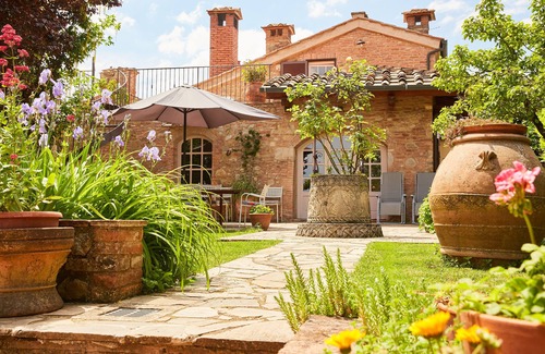 Belforte Villa | "Casa di Leo" Bright And Romantic House Surrounded by Medieval Walls and Pool