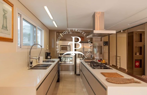 Jurere Villa | Casa Di Manuele a beautiful outdoor pool!