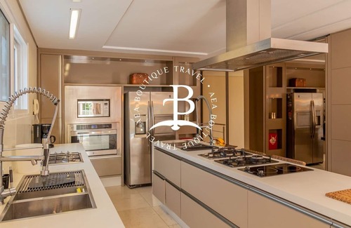 Jurere Villa | Casa Di Manuele a beautiful outdoor pool!