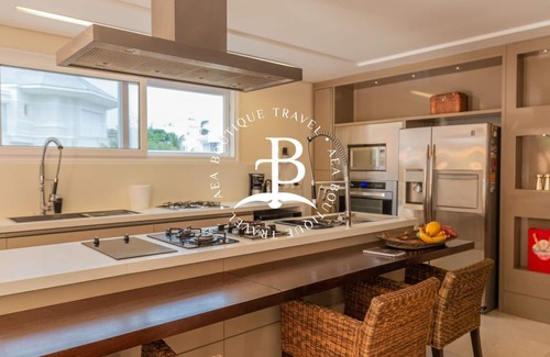 Jurere Villa | Casa Di Manuele a beautiful outdoor pool!