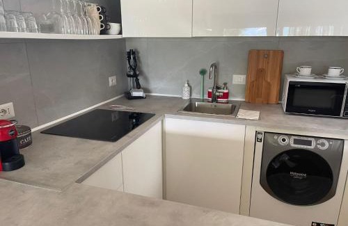 Porto Valtravaglia Apartment | Casa di Paolino
