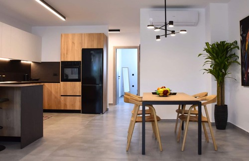 Paradisi House | Casa di Pino in Paradisi Square Near Airport