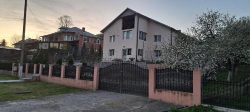 Prajila House | Casa Diana Govora