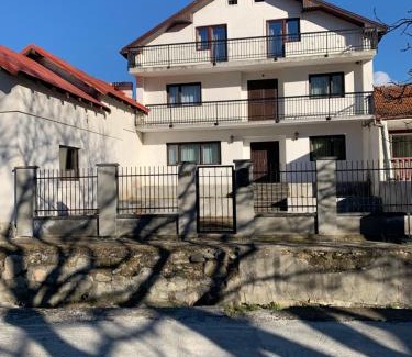 Uricani House | Casa din Vale