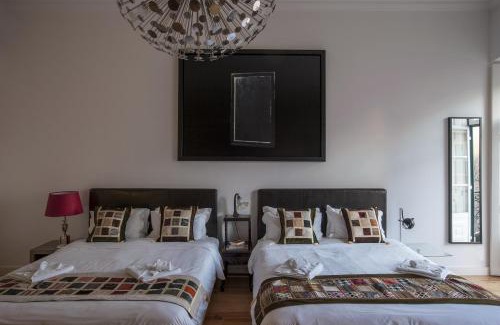 Misericordia House | Casa do Bairro by Shiadu
