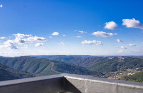 Lapa dos Dinheiros House | Casa do Beco - Fabulous 3 Bedroom House with an Office, Seia, Serra da Estrela
