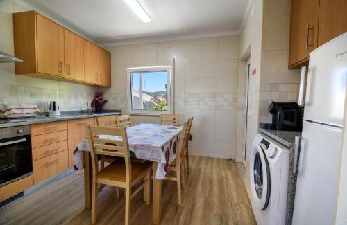 Lapa dos Dinheiros House | Casa do Beco - Fabulous 3 Bedroom House with an Office, Seia, Serra da Estrela