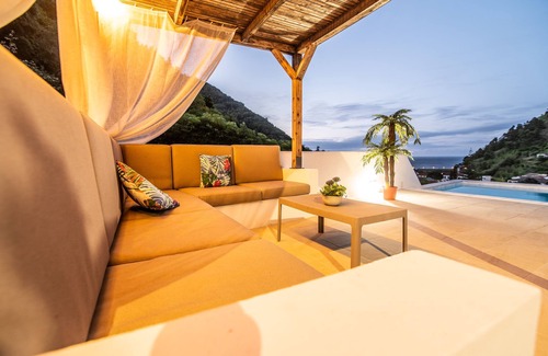 Faial Da Terra Cottage | Casa do Outeiro in a rural area