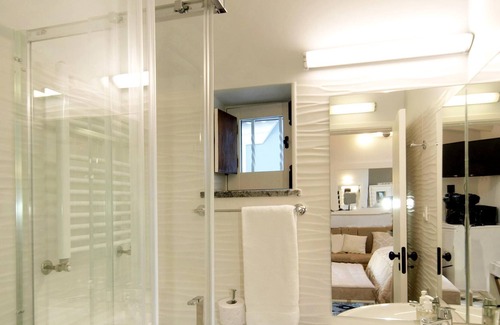 Espirito Santo Villa | Casa do Rio with Mountain View, Jacuzzi & Wi-Fi
