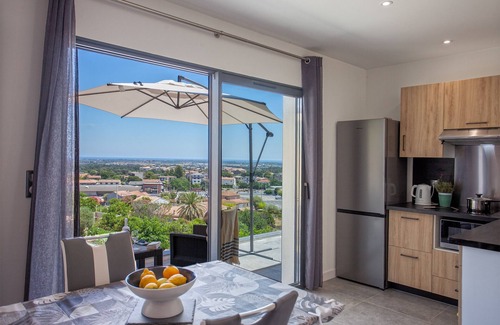 Borgo Apartment | Casa Dolce Vita, recent studio, air-conditioned, with terrace with sea view