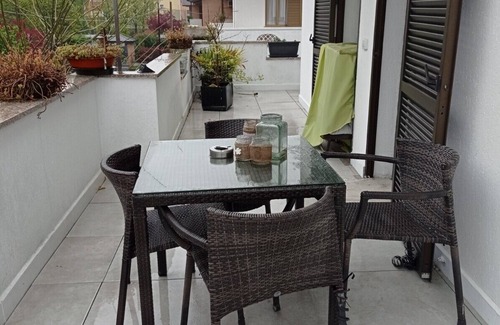 Villaggio degli Sposi Apartment | CASA DORI 6 beds, kitchen, 2 bathrooms, terrace. Great location, also for companies