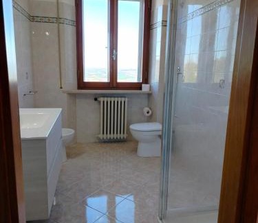 Montecarotto Apartment | CASA DORIS Montecarotto, Le Marche - Top Lage, Glasfaser WIFI, neu renoviert