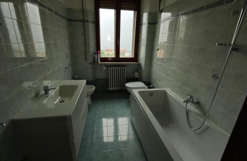 Montecarotto Apartment | CASA DORIS Montecarotto, Le Marche - Top Lage, Glasfaser WIFI, neu renoviert